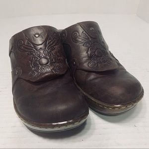 Born Leather tooled sliders